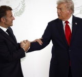 Тръмп публикува лични SMS-и с ласкателства от Макрон и Рюте